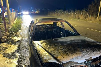 Hareket halindeyken yanan otomobil küle döndü