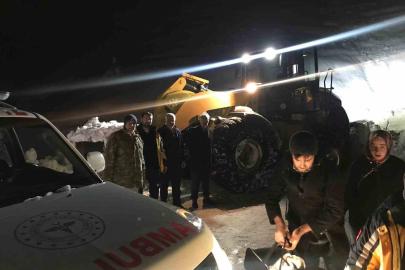 Hastaya ulaşmak için 4 saat boyunca yol açıldı