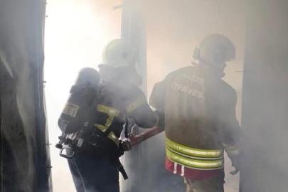 Hatay’da alevlere teslim olan konteyner kullanılamaz hale geldi