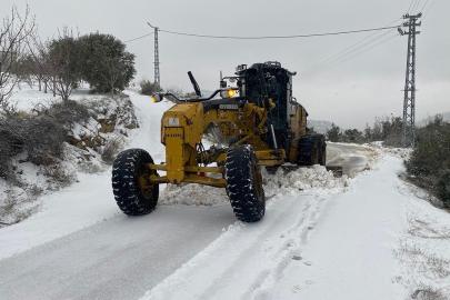 Hatay’da karla mücadele aralıksız sürdürüyor