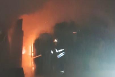 Hatay’da konteyner alevlere teslim oldu