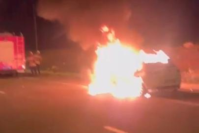 Hatay’da otomobil alevlere teslim oldu