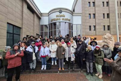 Hayvanseverler, Eskişehir Büyükşehir Belediyesi’nin önünde eylem yaptı