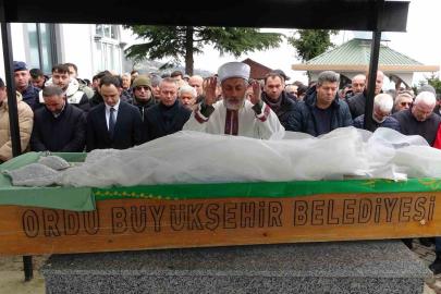 Hemşire adayı Mina, gelinliği ile son yolculuğuna uğurlandı