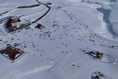 Hesarek Kayak Merkezi’nde yoğunluk: Ziyaretçiler karın keyfini çıkardı