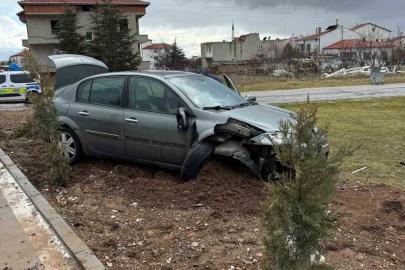 İki aracın çarpıştığı kazada şans eseri ölen ya da yaralanan olmadı