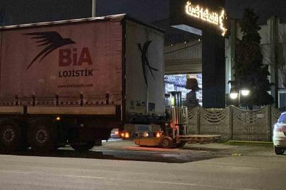 İnegöl OSB’de TIR’ın dorsesinden düşen işçi yaralandı