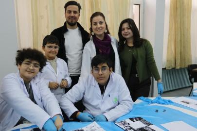 İnönü Üniversitesi’nde çocuklar, özgün baskı resim atölyesi etkinliğinde hünerlerini sergiledi