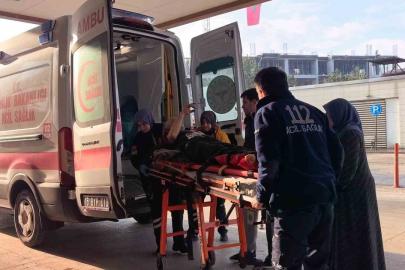 İnşaat demirlerinin altında kalan işçi yaralandı