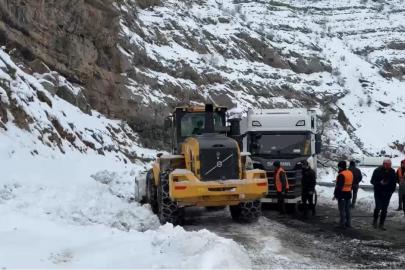 İpek yolunda tır kuyruğu: Hakkari Şırnak karayolunda yüzlerce tır mahsur kaldı