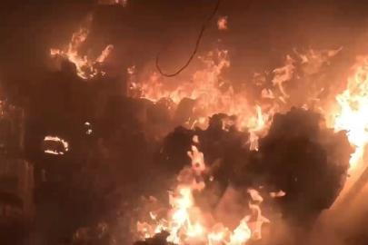 İş yerindeki yangın itfaiye erinin kask kamerasına yansıdı