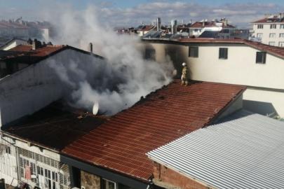 Isparta’da hurda işletmesinin çatısında yangın
