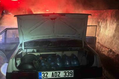 Isparta’da seyir halindeki Fiat Tofaş otomobil alev aldı