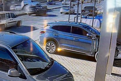 İstanbul E-5 Saadetdere’de trafiği kilitleyen kaza