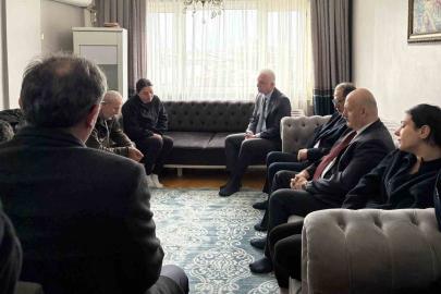 İstanbul Valisi Davut Gül, Güngören’de uğradığı bıçaklı saldırı sonucu hayatını kaybeden Atlas Çağlayan’ın ailesini ziyaret etti