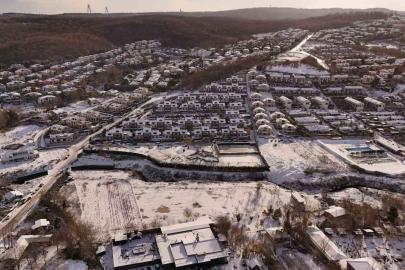 İstanbul yeni yıla karla uyandı: Yüksek kesimler beyaza büründü