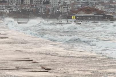 İstanbul’da lodos nedeniyle deniz seferleri iptal edildi