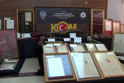 İstanbul’da tarihi eser kaçakçılığına darbe: Osmanlı Dönemine ait kalkan ve miğfer grubu ve binlerce eser ele geçirildi
