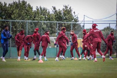 İstanbulspor maçı hazırlıklarını tamamlayan Trabzonspor İstanbul’a gitti