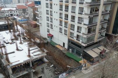 İstinat duvarı çöken bina havadan görüntülendi