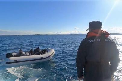 İzmir açıklarında 43 düzensiz göçmen yakalandı