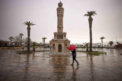 İzmir Büyükşehir ekipleri sağanak nedeniyle seferber oldu