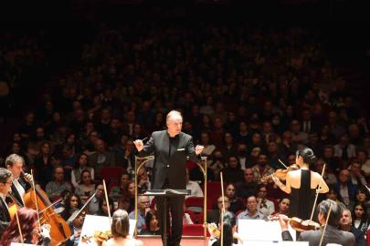 İzmir Devlet Senfoni Orkestrası iki büyük yeteneği buluşturdu