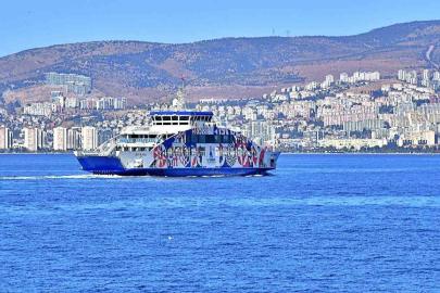 İzmir’de olumsuz hava şartları nedeniyle vapur seferleri iptal edildi