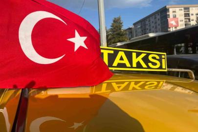 İzmir’de taksicilerden Türk bayraklı konvoy
