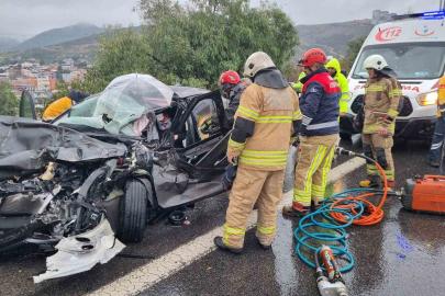 İzmir’de zincirleme trafik kazası: Çin uyruklu 2 kişi yaralandı