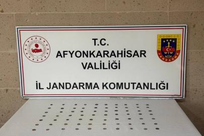 Jandarma 70 sikke ele geçirdi