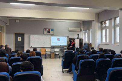 Jandarmadan lise öğrencilerine siber farkındalık eğitimi