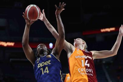Kadınlar basketbolda derbi heyecanı