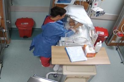 Kahramanmaraş’ta bebeği darbeden hemşire her yerde aranıyor