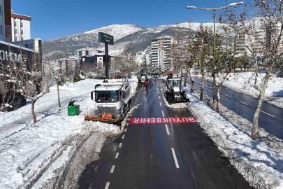 Kahramanmaraş’ta kar temizleme çalışmaları sürüyor