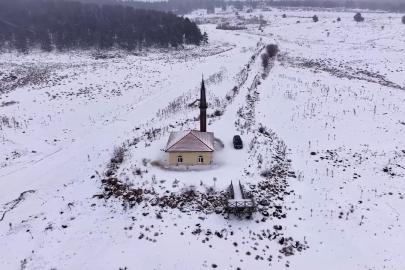 Kamp severlerin uğrak noktası Aladağlar’da kış güzelliği
