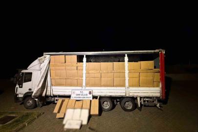 Kamyon dolusu kaçak sigara jandarmaya takıldı