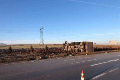 Kamyonla çarpışan otomobil sürücüsü hayatını kaybetti