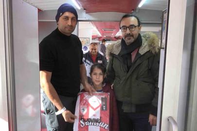 Kan bağışlayana forma ve maç bileti hediye