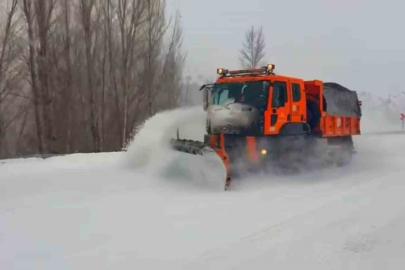 Kar durmadı, Karayolları ekipleri gece gündüz sahada