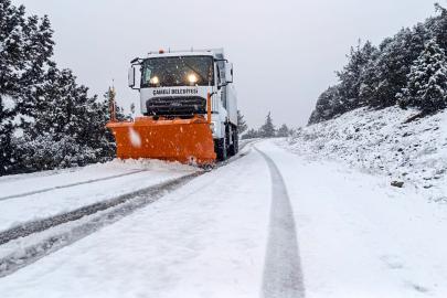 Kar kalınlığı 25 santimetreye ulaşan Çameli’nde saha çalışmalar devam ediyor