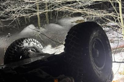 Kar yağışı kazaya neden oldu, İnegöl’de cip uçuruma yuvarlandı: 5 yaralı