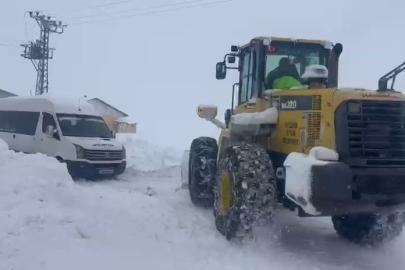 Kar yolları kapattı, cenaze 5 saattik mücadele sonrası defnedilebildi