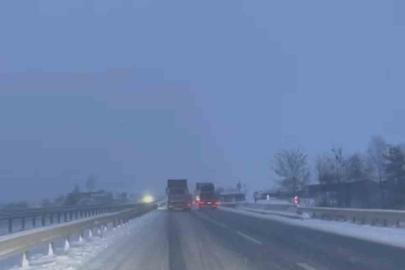 Karadeniz’i İstanbul’a bağlayan yolda kar yağışı etkili oluyor
