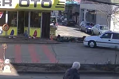 Karaman’da motosikletlinin yaralandığı kaza kameraya yansıdı