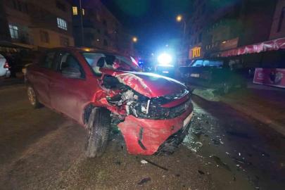 Karaman’da park halindeki araca çarpan otomobilin sürücüsü yaralandı