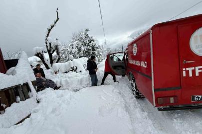 Kardan kapanan yolda diyaliz hastasının imdadına itfaiye yetişti