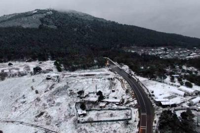Karla kaplanan Aydos havadan görüntülendi