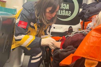 Karla kaplı yollarda zamana karşı yarış kameraya yansıdı