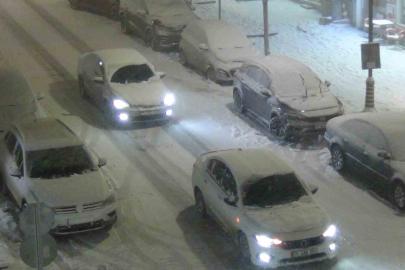 Kars’ta kar ve tipiden göz gözü görmüyor